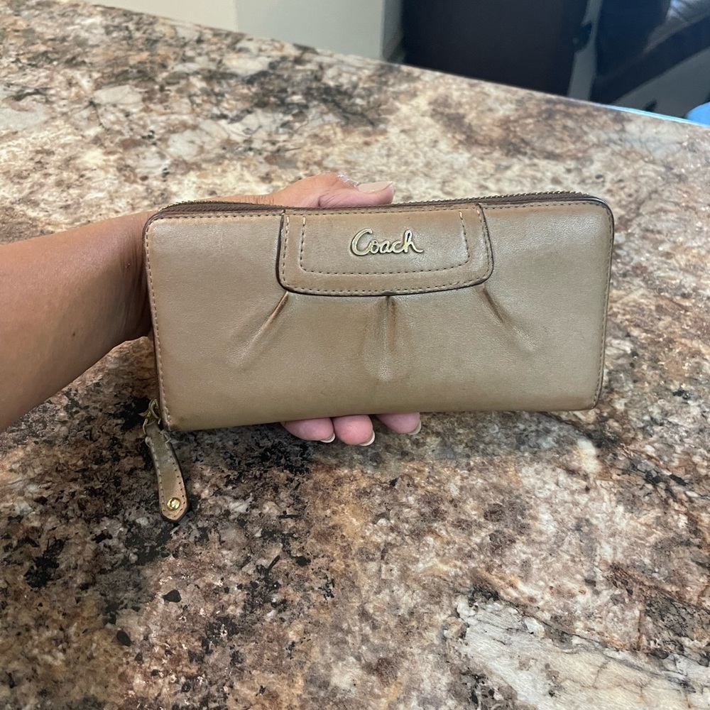 Coach Wallet - Picture 9 of 10